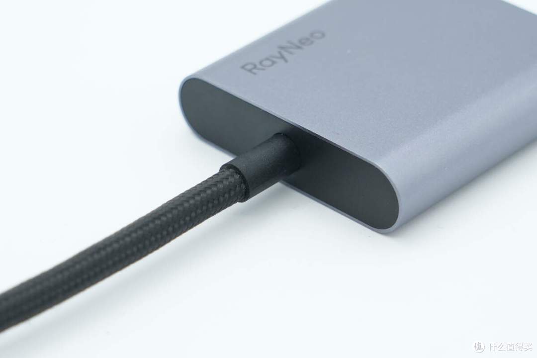 一个AR眼镜的配件也能做这么好！雷鸟边充边用USB-C转接器拆解