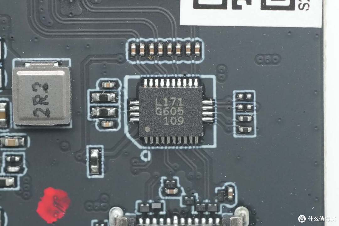 一个AR眼镜的配件也能做这么好！雷鸟边充边用USB-C转接器拆解