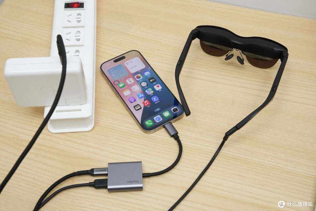 一个AR眼镜的配件也能做这么好！雷鸟边充边用USB-C转接器拆解