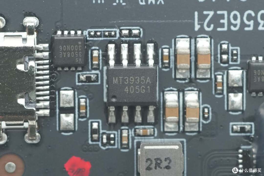 一个AR眼镜的配件也能做这么好！雷鸟边充边用USB-C转接器拆解