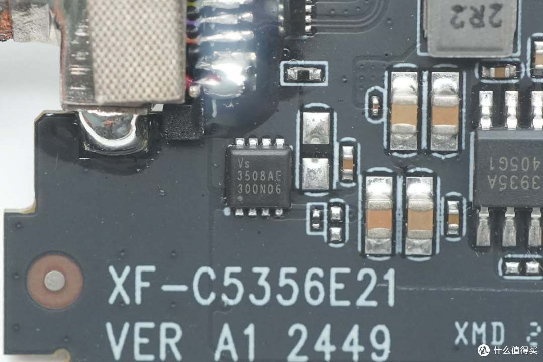一个AR眼镜的配件也能做这么好！雷鸟边充边用USB-C转接器拆解