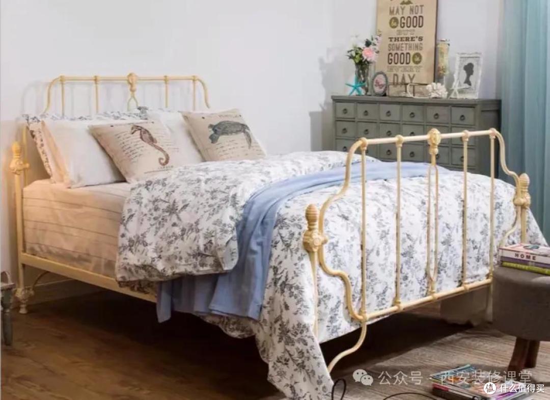 老一辈早就提醒:铁艺床不实用!年轻人偏不信,现在傻眼了……