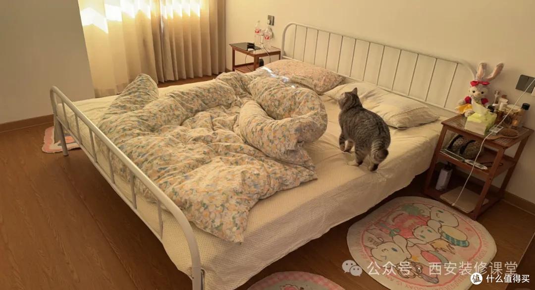 老一辈早就提醒:铁艺床不实用!年轻人偏不信,现在傻眼了……