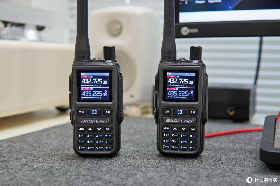 支持蓝牙写频和多种充电方式,小巧轻便的宝峰UV-5RMini使用体验