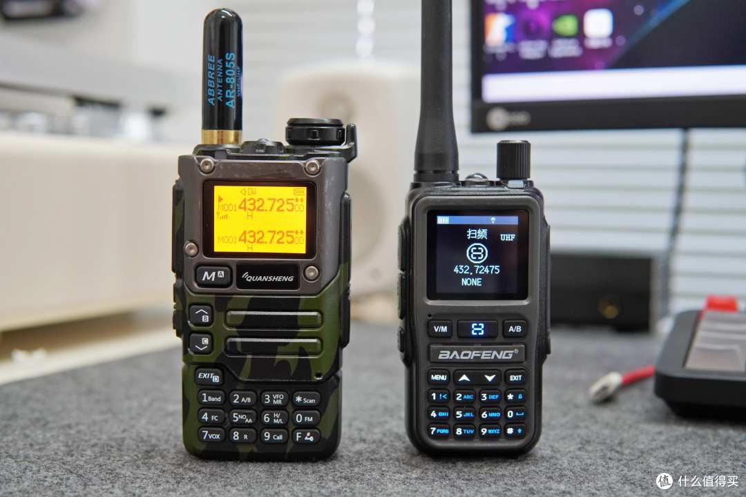 支持蓝牙写频和多种充电方式,小巧轻便的宝峰UV-5RMini使用体验