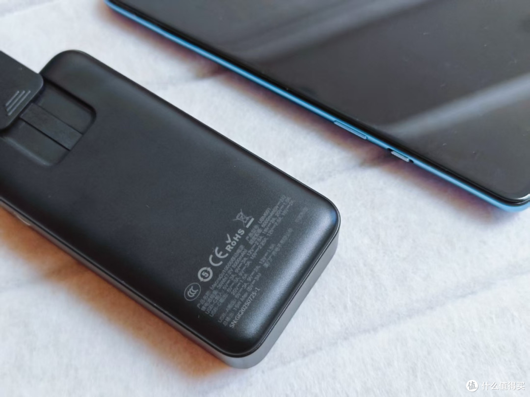 10000mAh+自带线+双口充+支架,iWALK掌心宝解决充电大麻烦