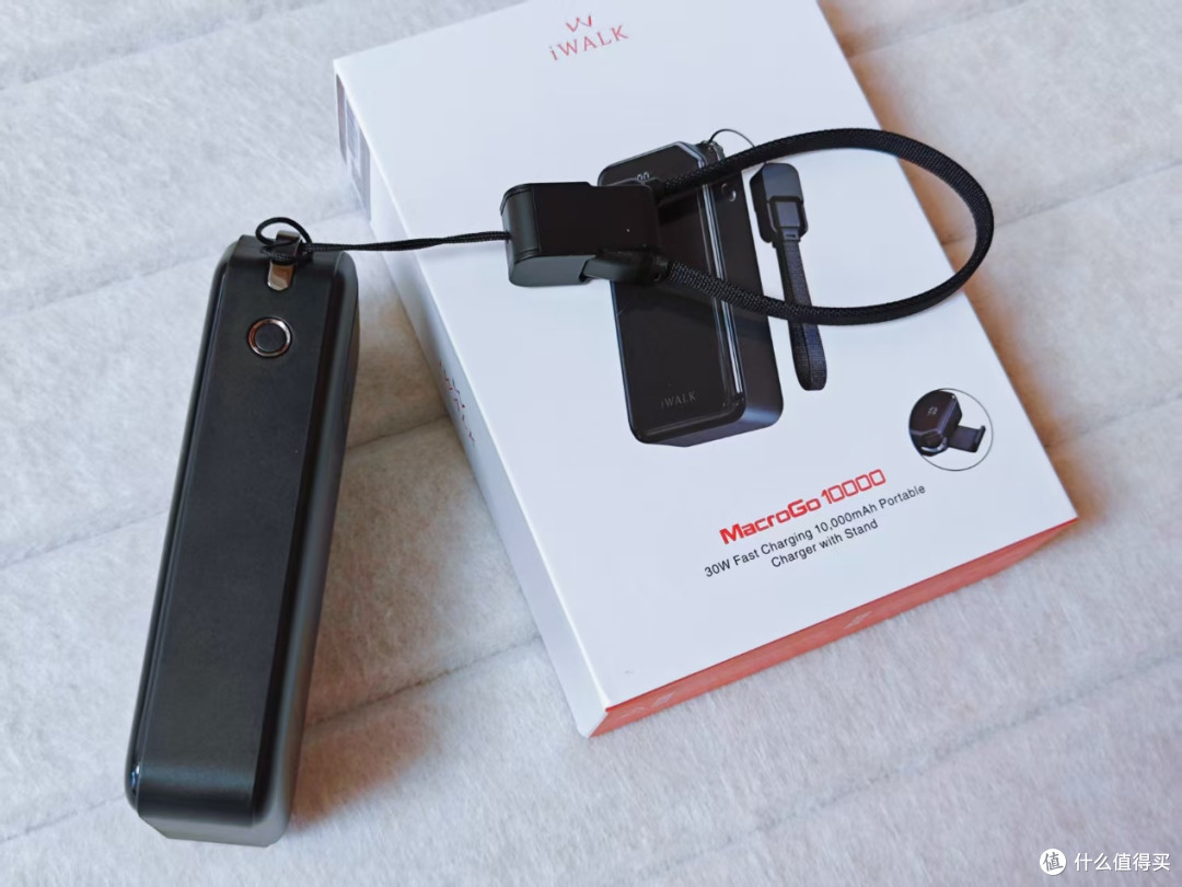 10000mAh+自带线+双口充+支架,iWALK掌心宝解决充电大麻烦