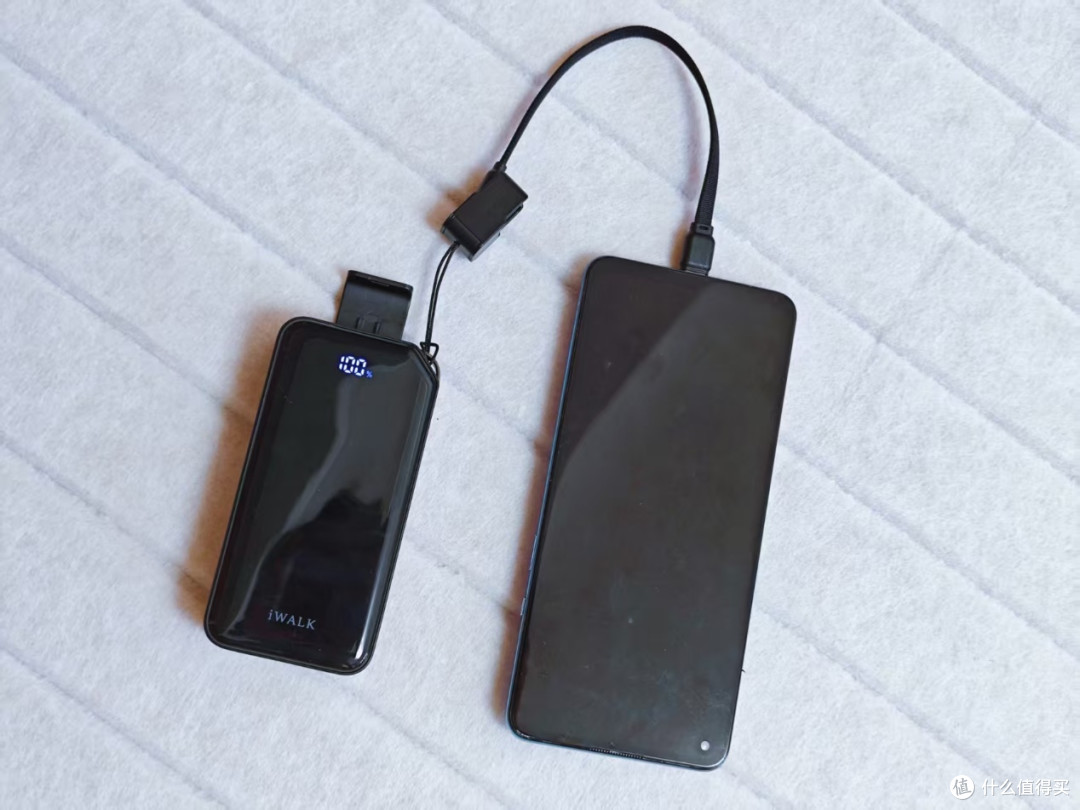 10000mAh+自带线+双口充+支架,iWALK掌心宝解决充电大麻烦
