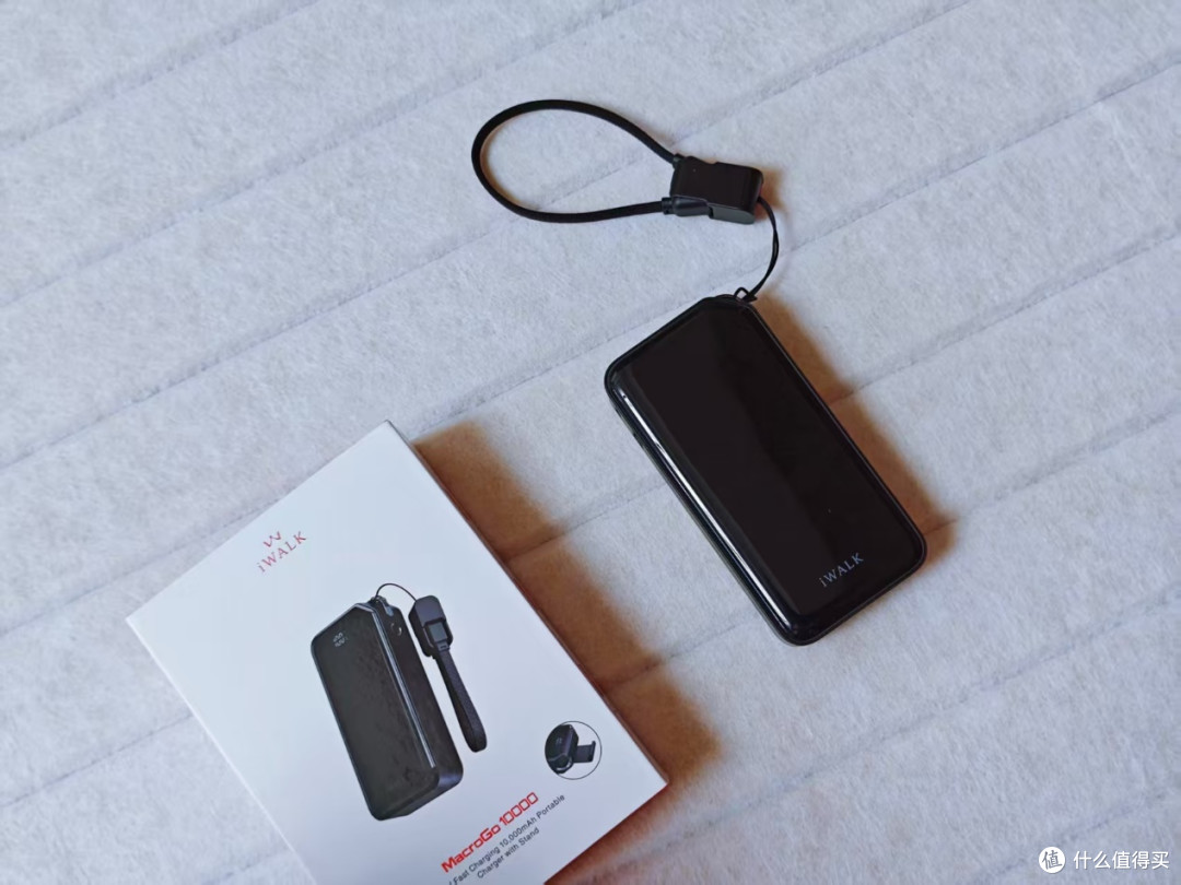 10000mAh+自带线+双口充+支架,iWALK掌心宝解决充电大麻烦