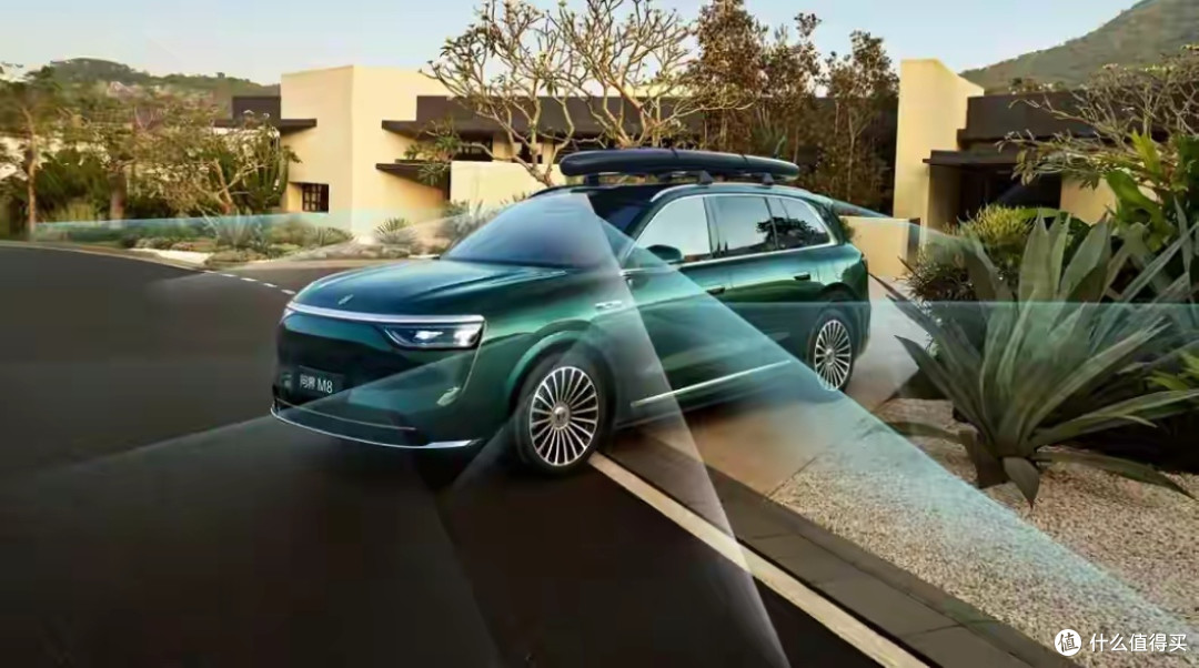 问界M8纯电版：大空间高配置SUV