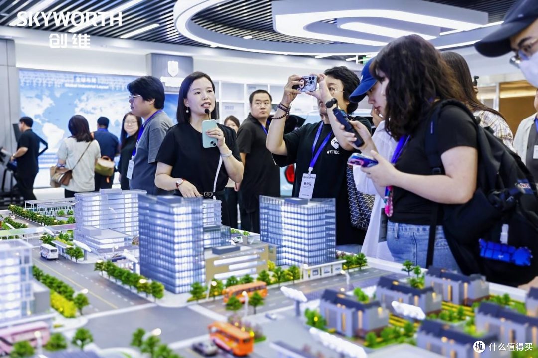 创维科技双擎驱动:以AI画质与光伏储能重构未来生活图景
