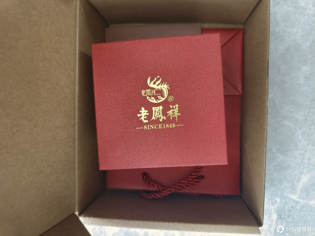 老凤祥七夕粉瓣项链
