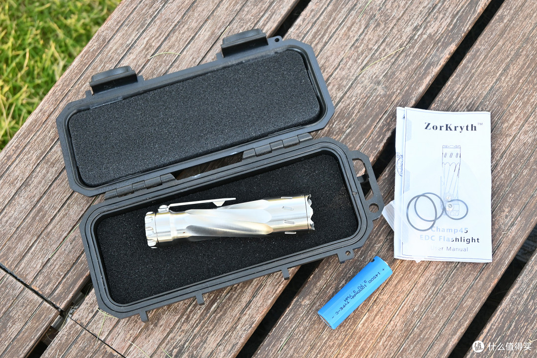 集盘玩与实用的精致之作,ZorKryth Champ45 EDC文玩小手电体验