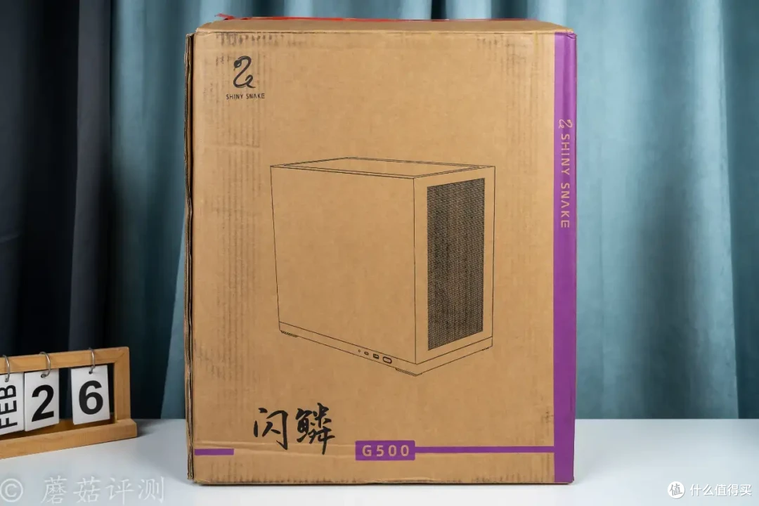 内部空间规整,细节设计用心,还标配小屏幕,闪鳞G500机箱 评测