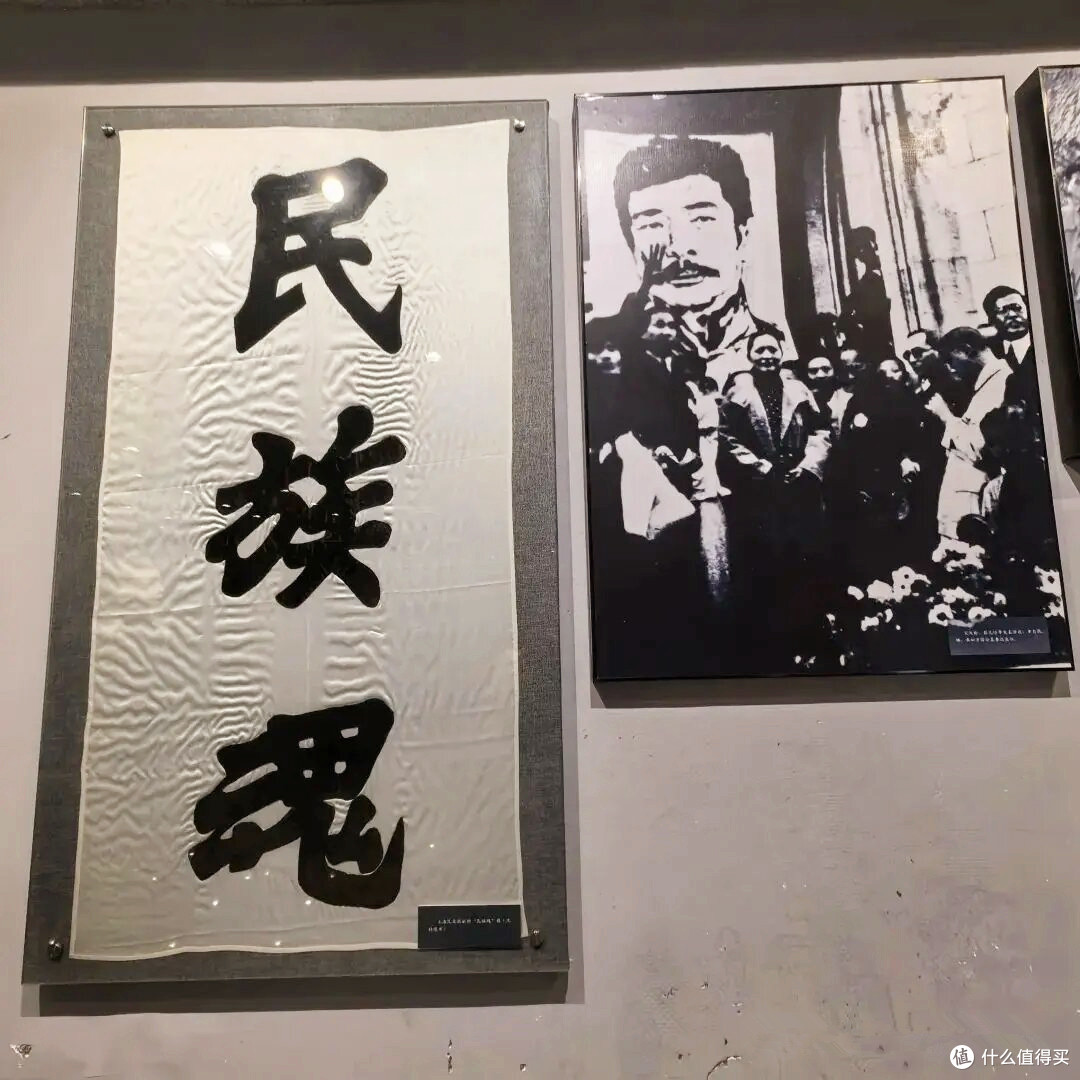 不让鲁迅吸烟,被投诉要换成“握拳”?笑掉大牙的抽象正义