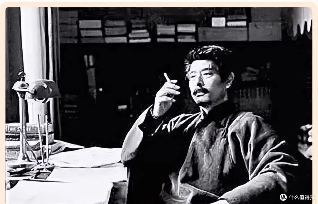 不让鲁迅吸烟,被投诉要换成“握拳”?笑掉大牙的抽象正义