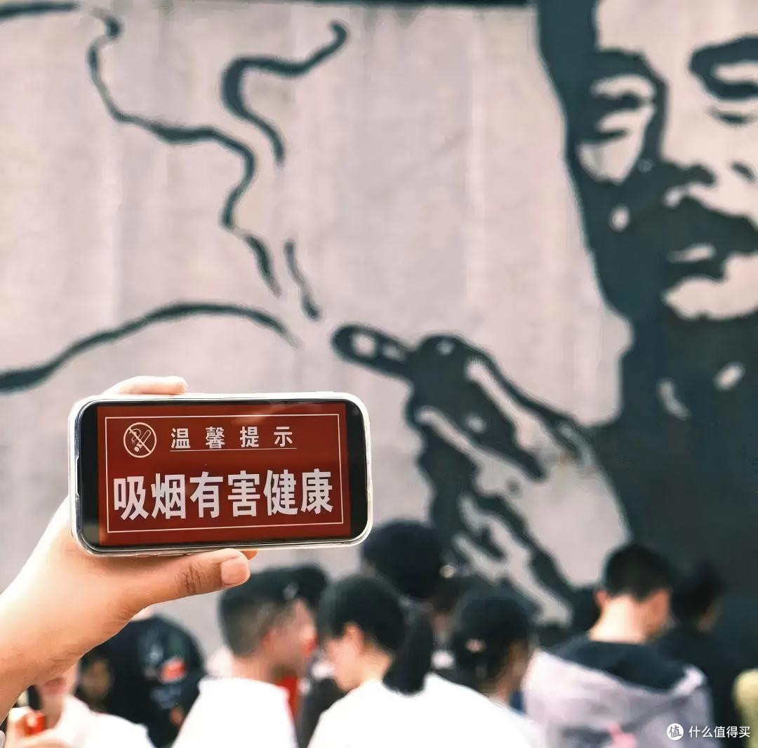 不让鲁迅吸烟,被投诉要换成“握拳”?笑掉大牙的抽象正义