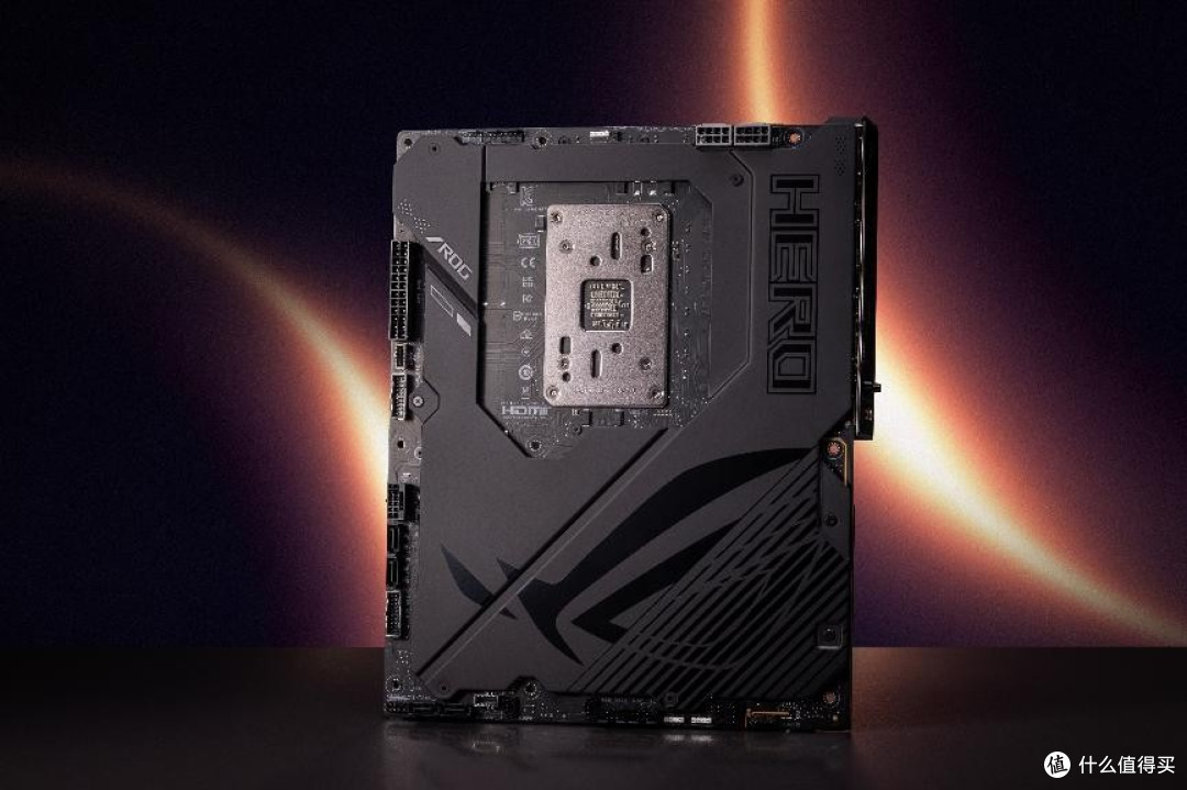 华硕ROG X870E HERO BTF背置主板震撼科隆游戏展