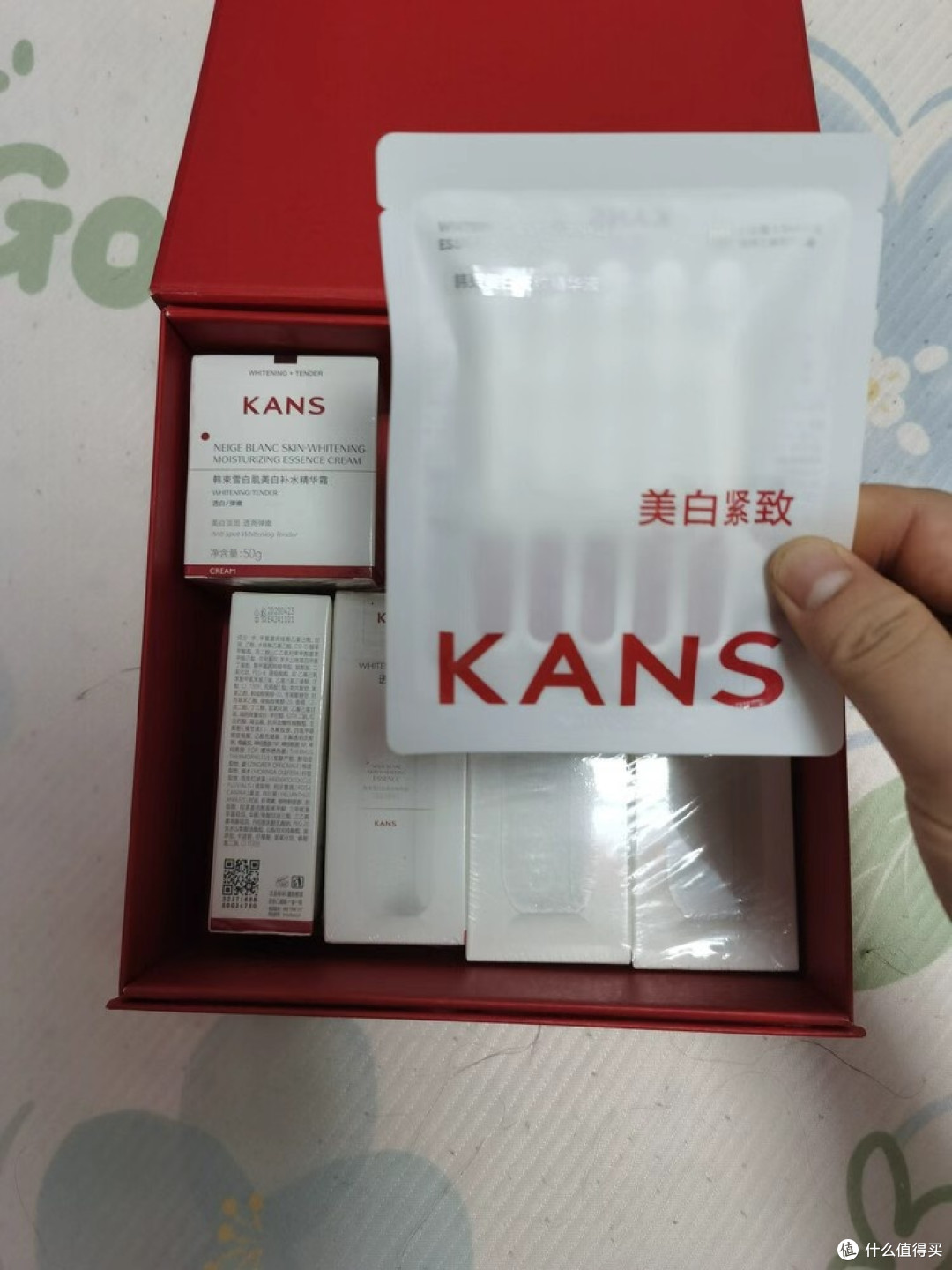 韩束国风礼盒：亮白与浪漫的结合