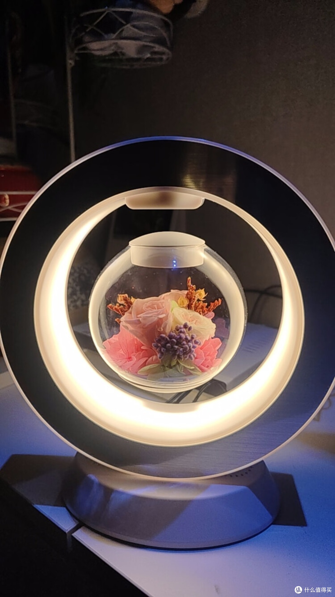 悬浮永生花夜灯：科技与浪漫的结合