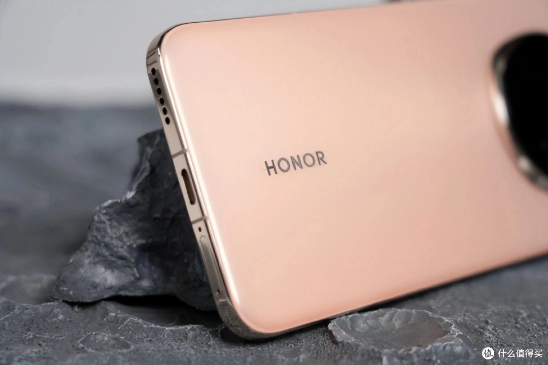荣耀放弃高利润,16GB+1TB突降1155元,50倍变焦+卫星消息+IP69