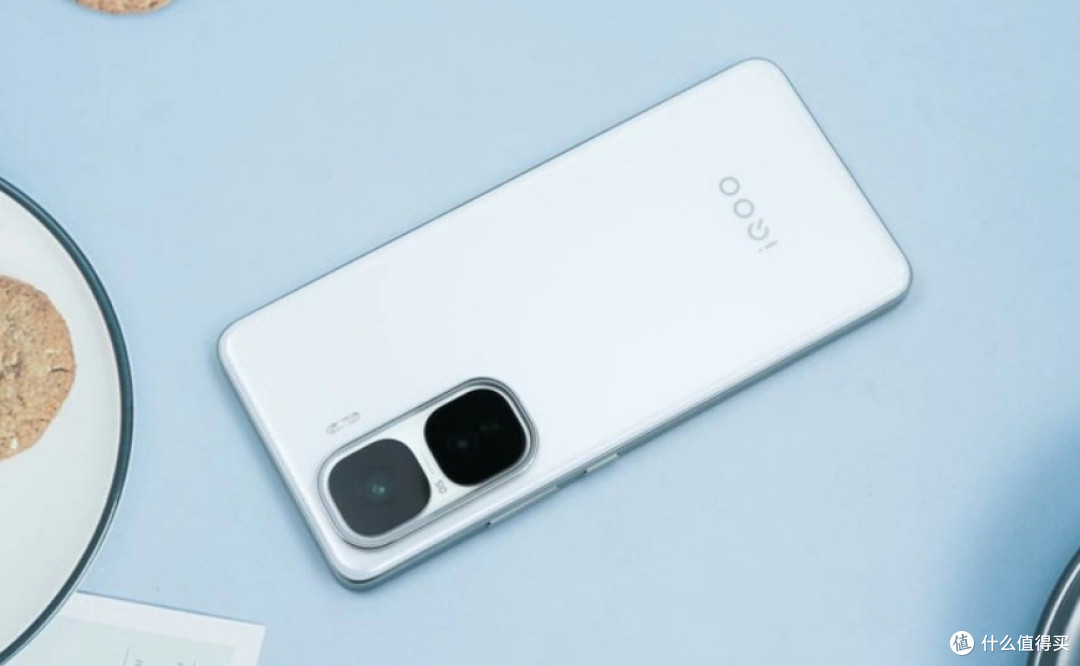 vivo还是妥协了，16GB+1TB+120W+骁龙8至尊版，顶配旗舰重回低价
