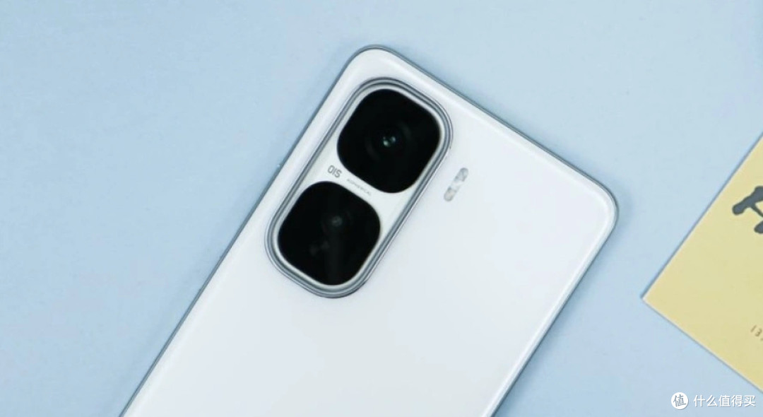 vivo还是妥协了，16GB+1TB+120W+骁龙8至尊版，顶配旗舰重回低价