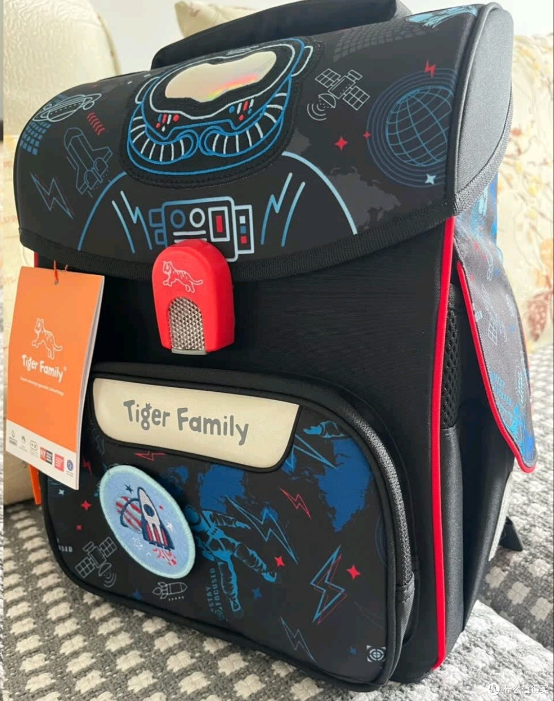 轻盈童年:TigerFamily护脊书包的温柔守护