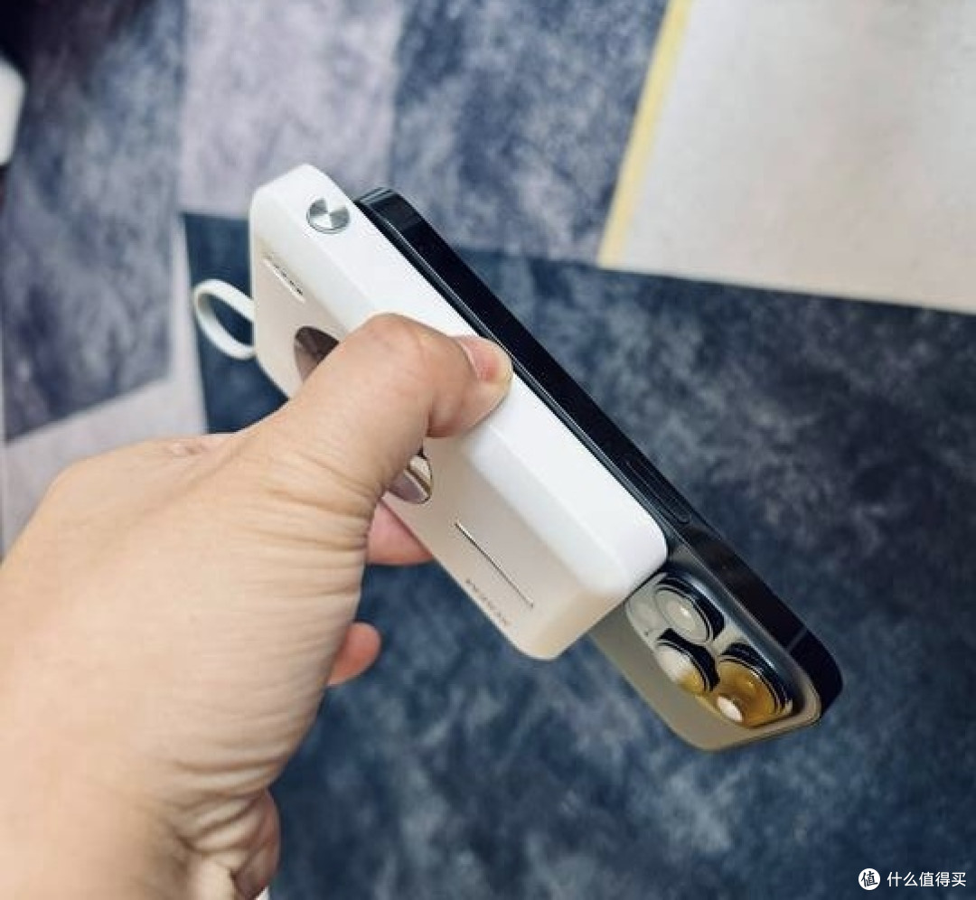 西圣PB磁吸充电宝，最适合苹果手机的“六边形”战士！