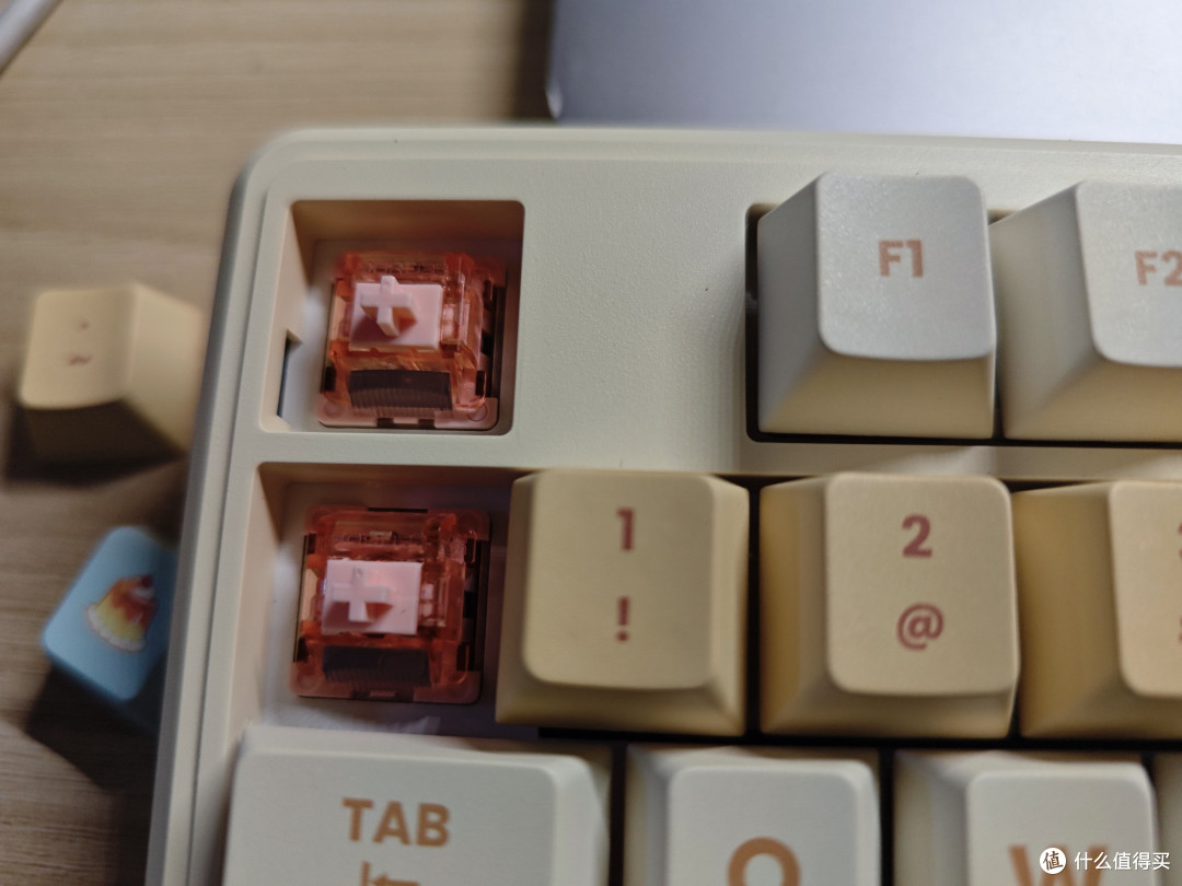 过七夕给爱玩游戏的搭子送这个狼蛛F87Pro V2键盘也挺好!