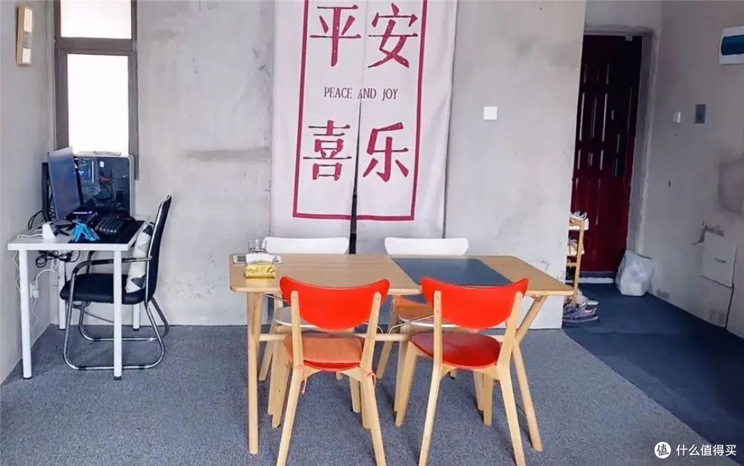 95后小夫妻晒出“婚房”,直接入住毛坯房,只花1万打造幸福小窝