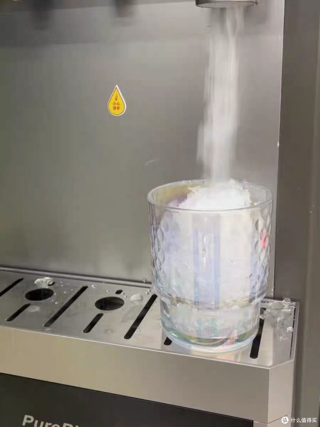 直出冰块的饮水机你见过么?远大璞勒制冰饮水机新品驾到!
