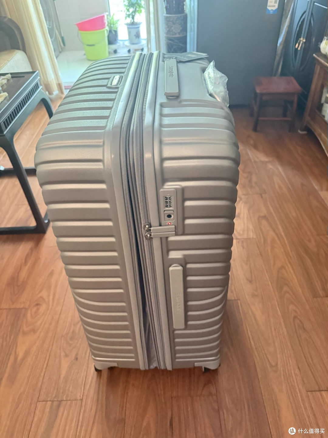 新秀丽 06Q 行李箱:20 寸登机 28 寸装,旅行超靠谱