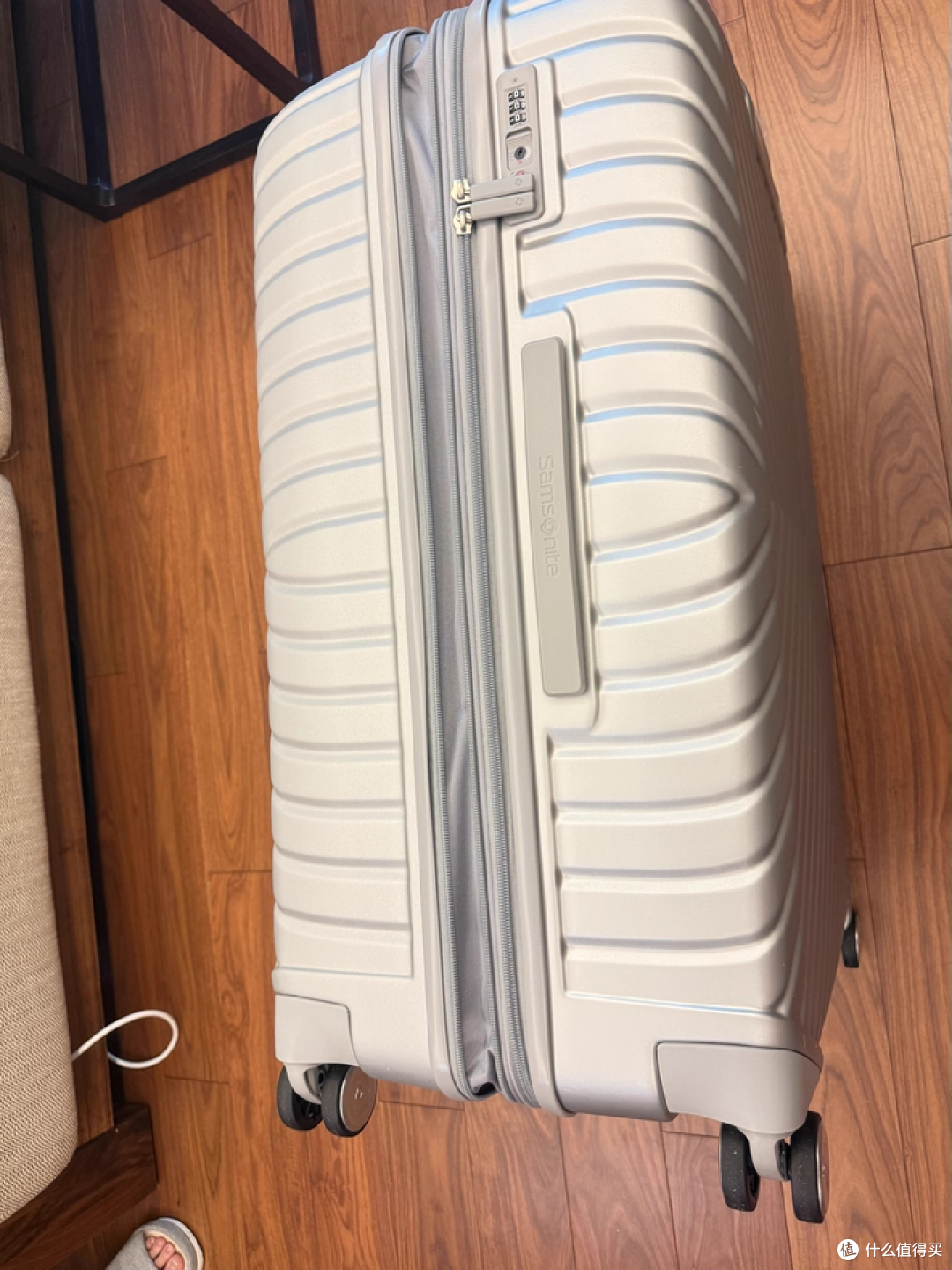 新秀丽 06Q 行李箱:20 寸登机 28 寸装,旅行超靠谱