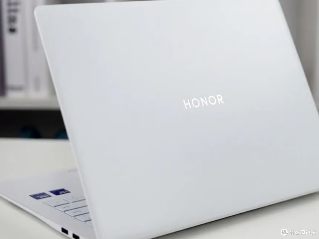 荣耀MagicBook Pro14极客版比标准版值？