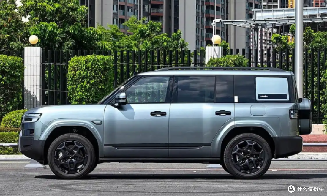 方程豹钛7实车曝光，采用承载式车身设计，预计今年9月完成上市