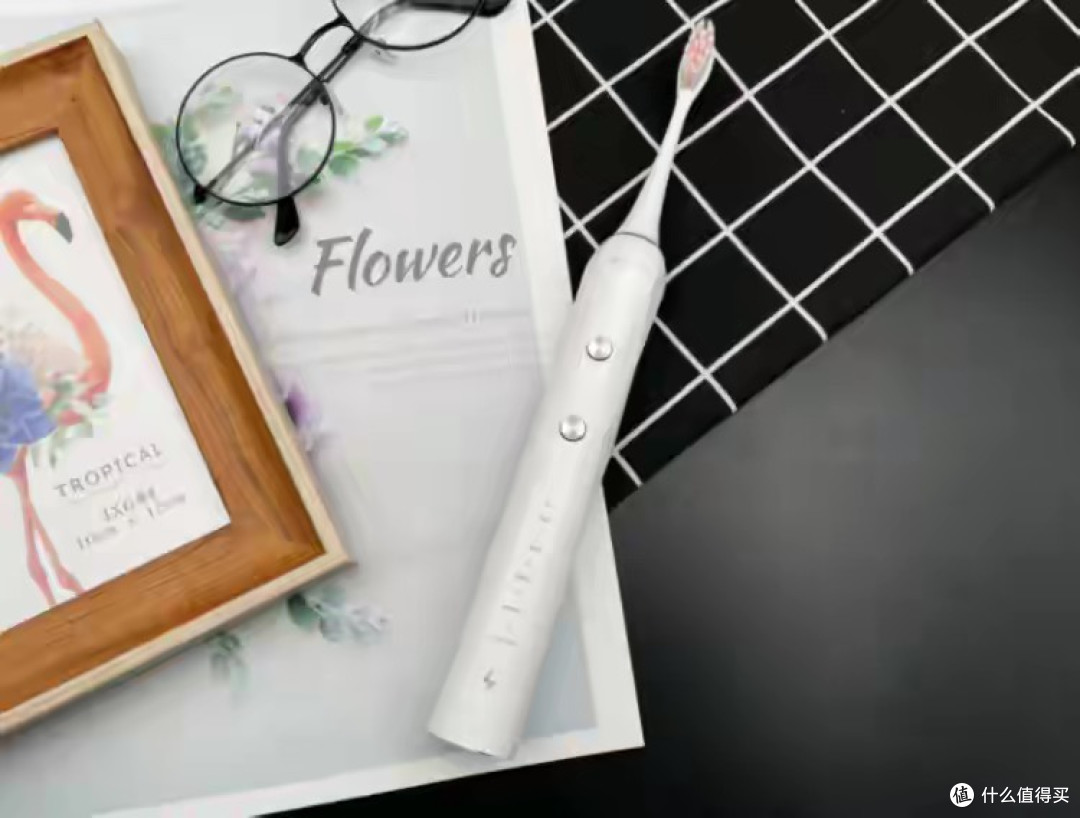 七夕节适合送女人的礼物:七款轻奢精致礼物!