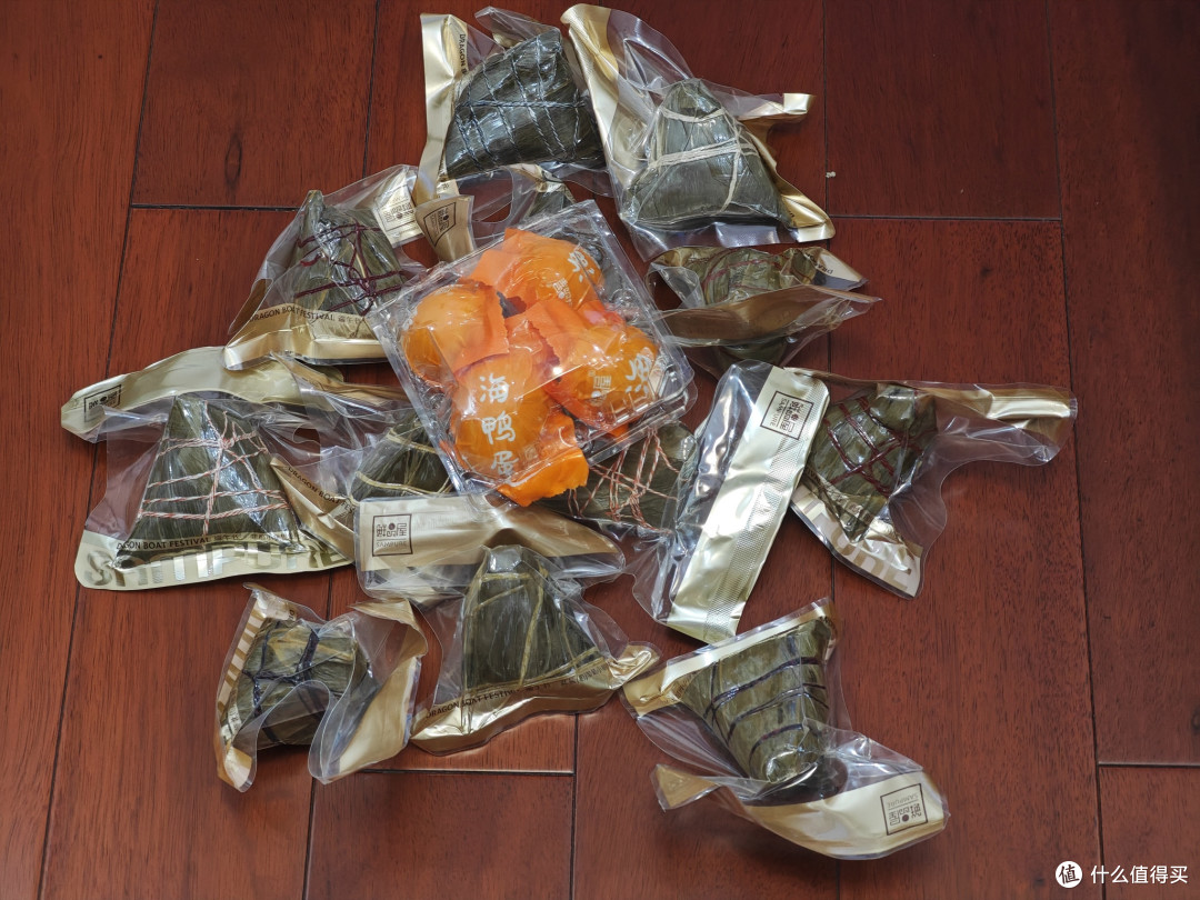 18元1400克粽子加4个海鸭蛋,真超值。