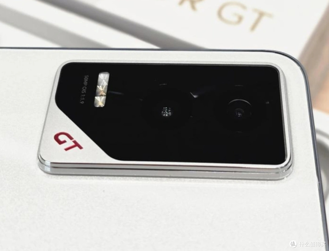 荣耀果断“发飙”,从2399元降至1699元,16GB+256GB+骁龙8Gen3