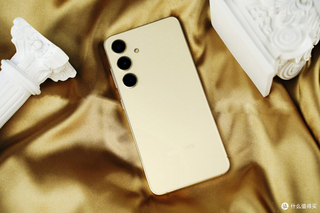 从5999元跌到3128元,12GB+256GB+30倍变焦,三星机皇沦为中端机