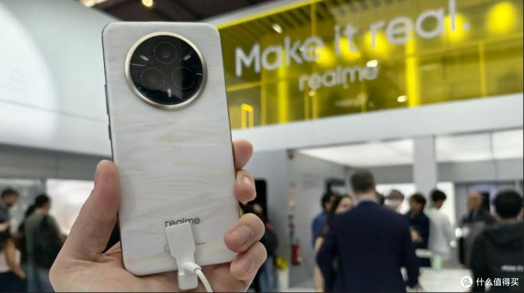 realme真我出大招 新机15000毫安时电池秒全场