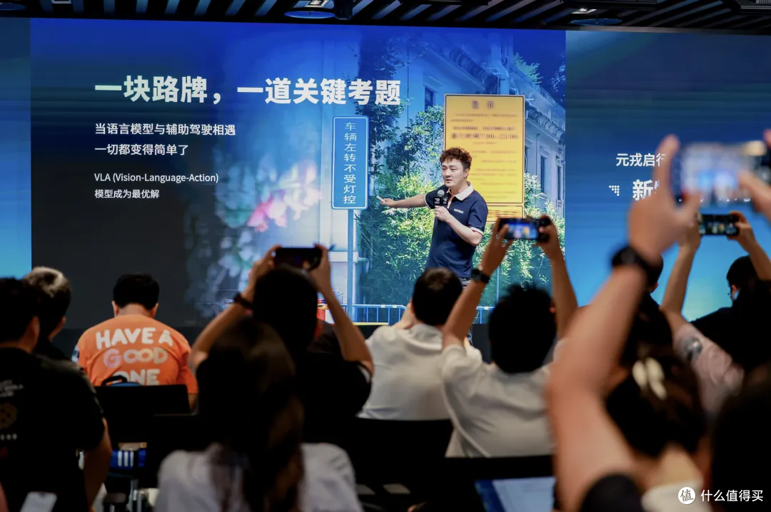 元戎启行发布 VLA 模型,起点是让 AI 学会害怕|附 CEO 对话实录