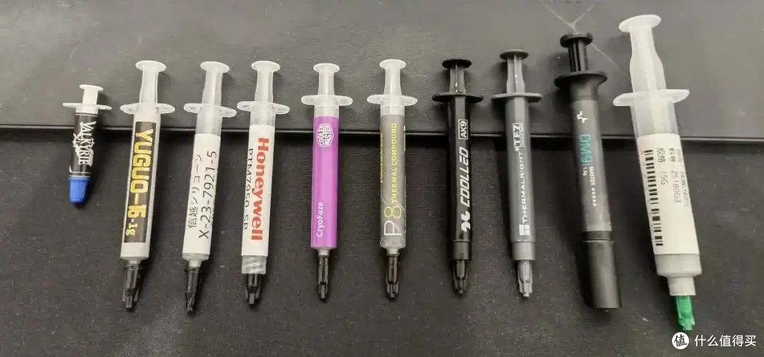 硅脂大战!你装机时候弄得满手都是的东西,有没有性能差异?