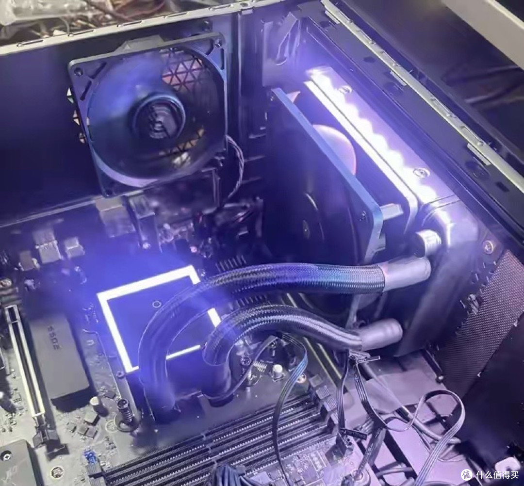 699捡漏大厂全新主机,RGB光效比外星人还带感,AMD YES党新玩具!