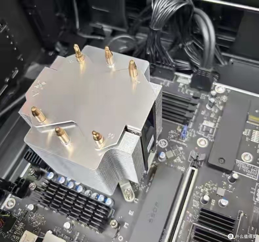 699捡漏大厂全新主机,RGB光效比外星人还带感,AMD YES党新玩具!
