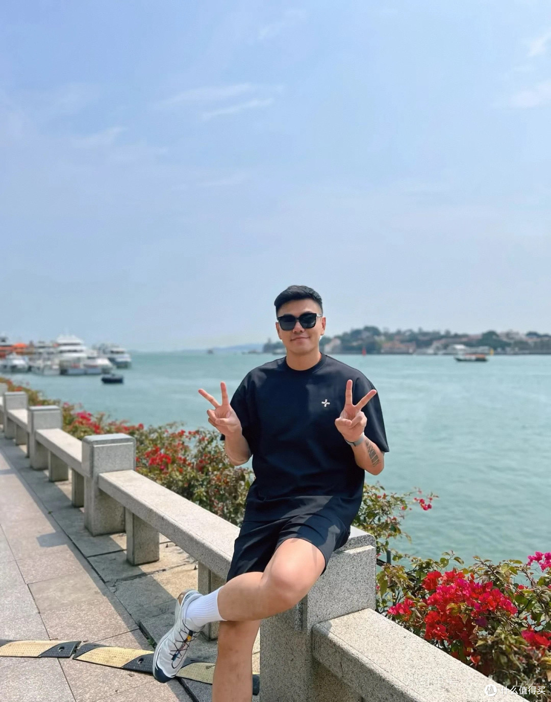 挺拔有型的黑白灰三种颜色T恤一定不会出错!