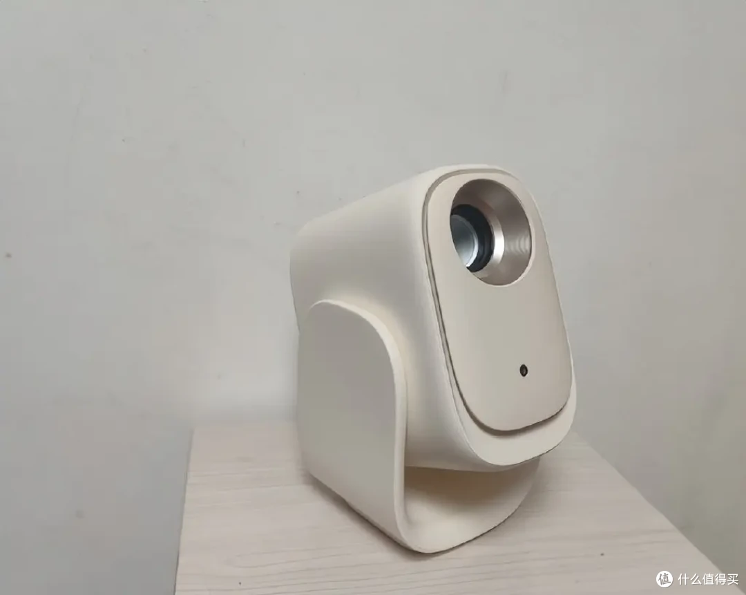 护眼、流畅、还便宜?用哈趣Q1 投影仪后,家人们更爱一起看电影