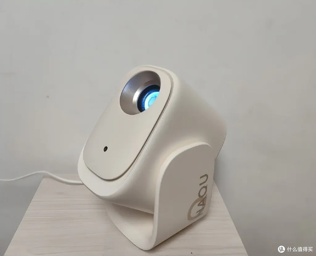护眼、流畅、还便宜?用哈趣Q1 投影仪后,家人们更爱一起看电影