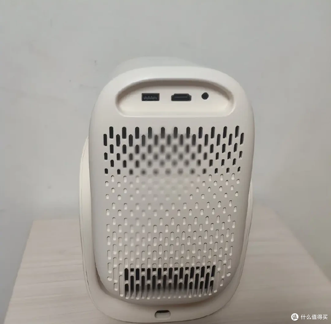 护眼、流畅、还便宜?用哈趣Q1 投影仪后,家人们更爱一起看电影