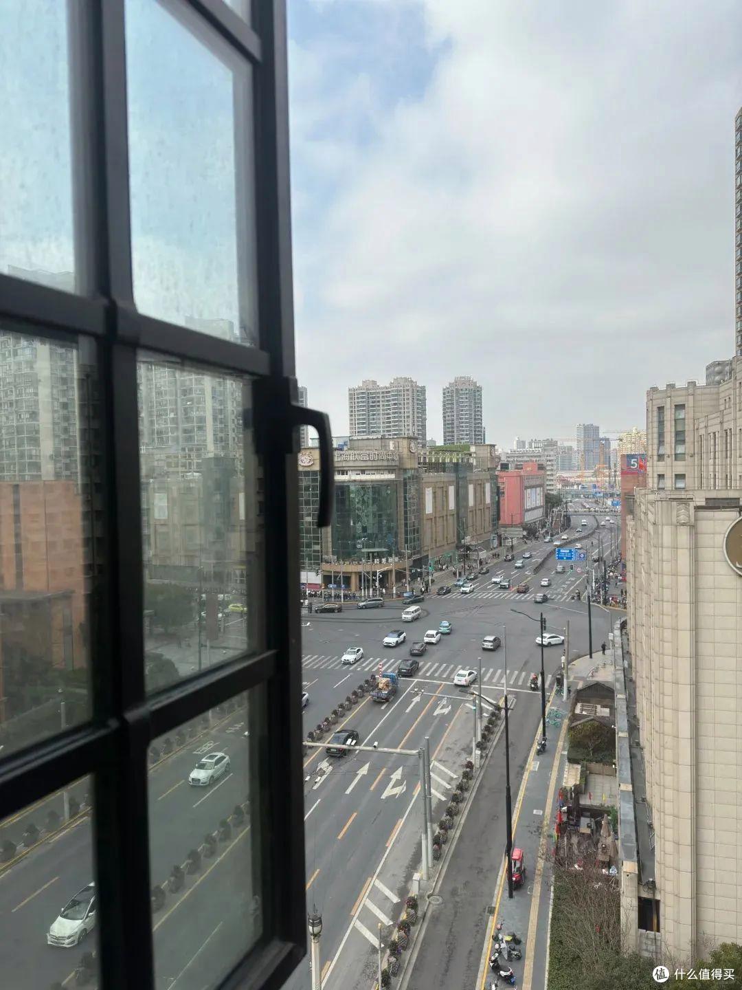 上海一婆婆的老房子火了,布置得满满当当,那叫一个高级,晒晒